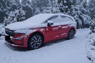 Automobilky, včetně Škodovky, přiznávají, že jejich elektromobily mohou mít v zimě poloviční dojezd - Médium.cz